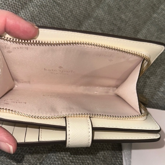 Kate Spade Ivory Wallet - Picture 5 of 7